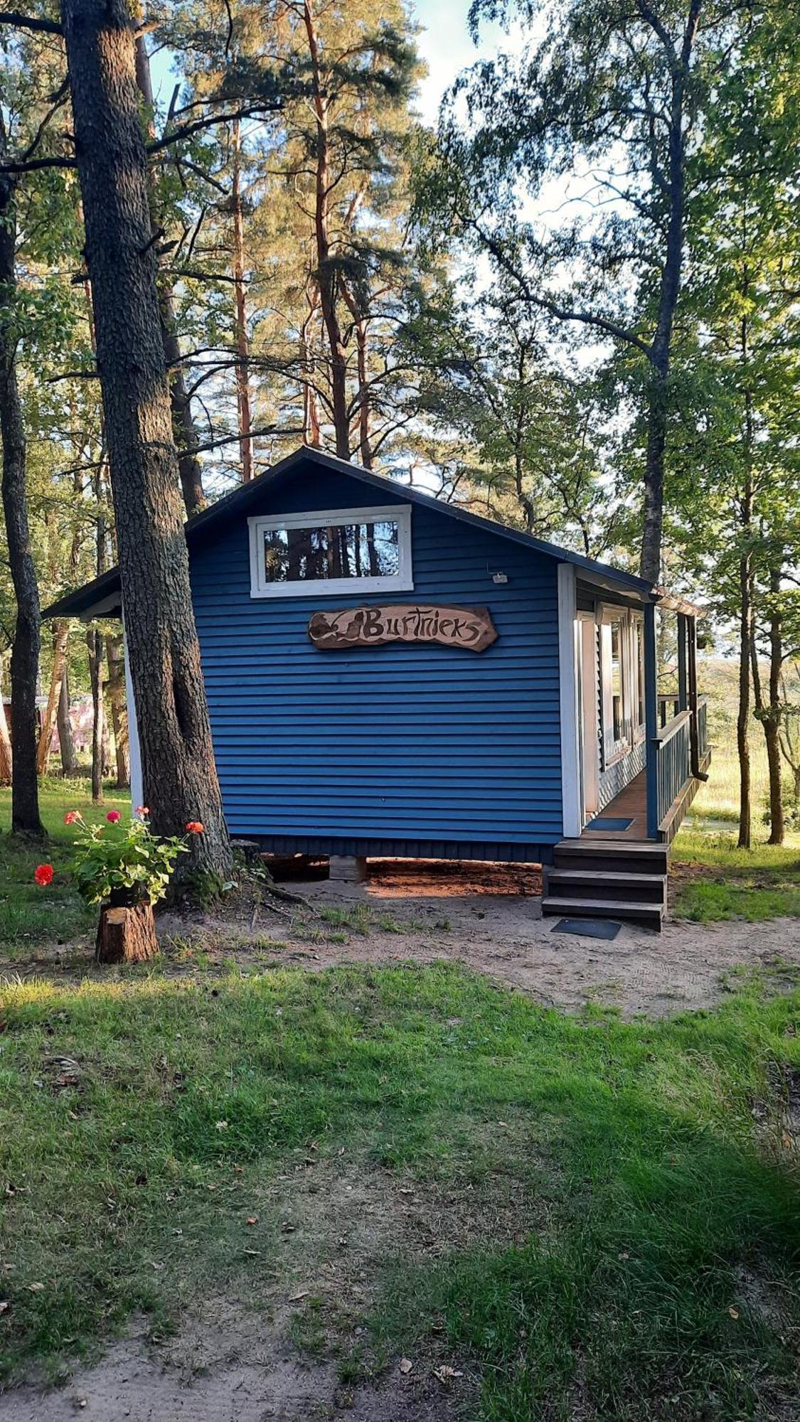Kempings Ezerpriedes Burtnieki  Buitenkant foto