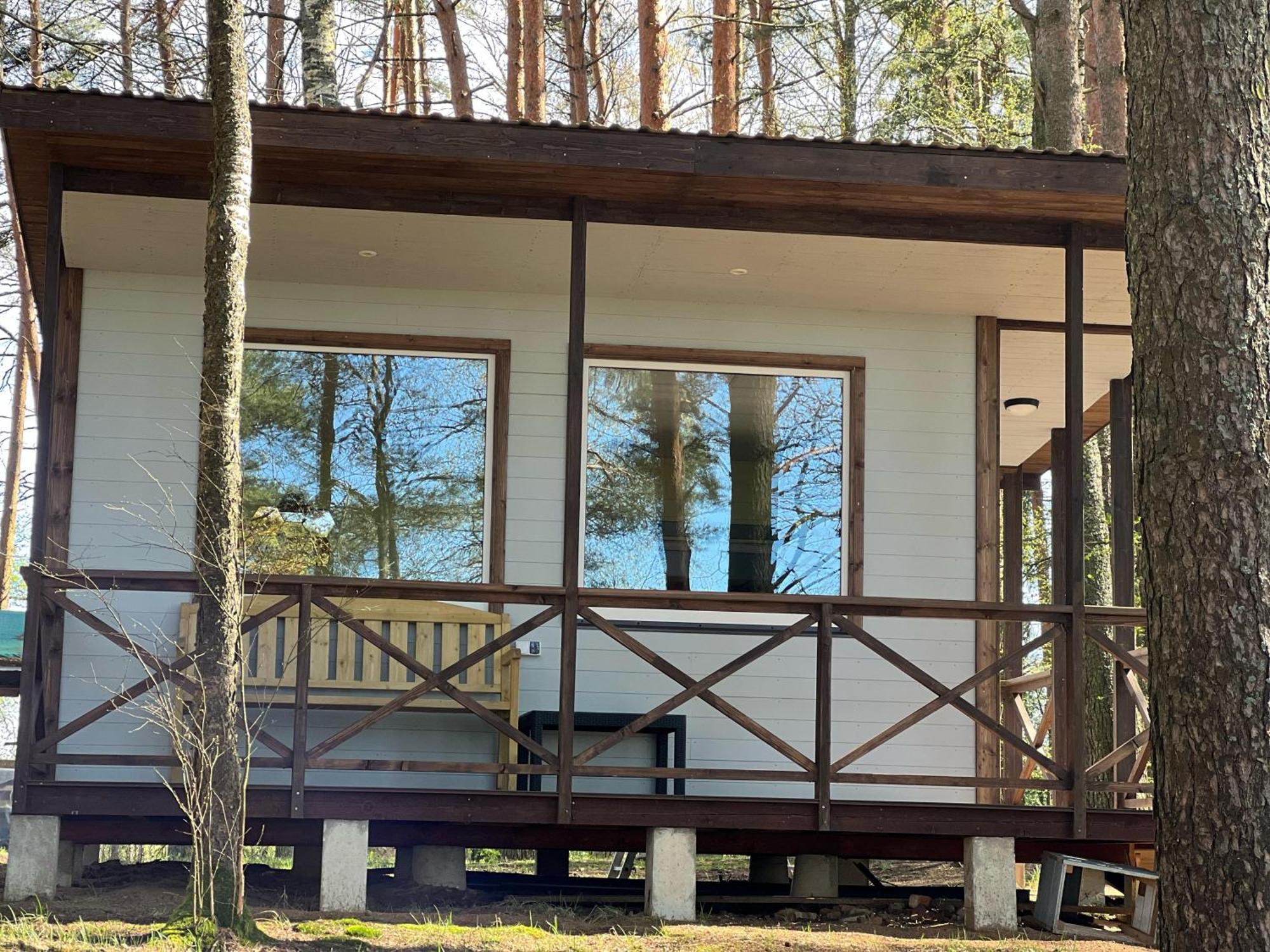 Kempings Ezerpriedes Burtnieki  Buitenkant foto